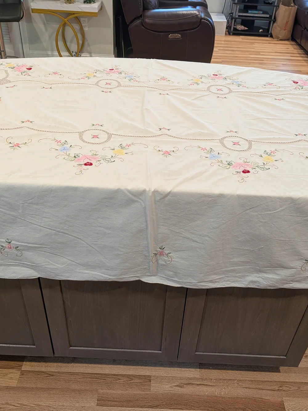 Vintage 1939-40s Handmade Embroidered Linen Fabric (Cotton?)Crocheted Lace